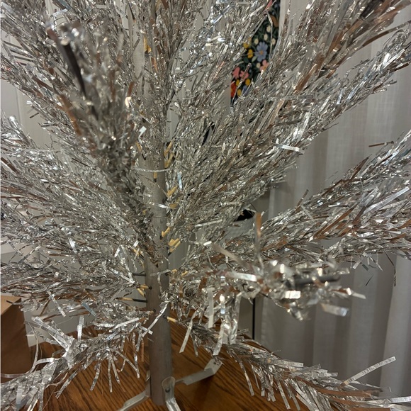 Vintage Aluminum Christmas Tree - Picture 9 of 15